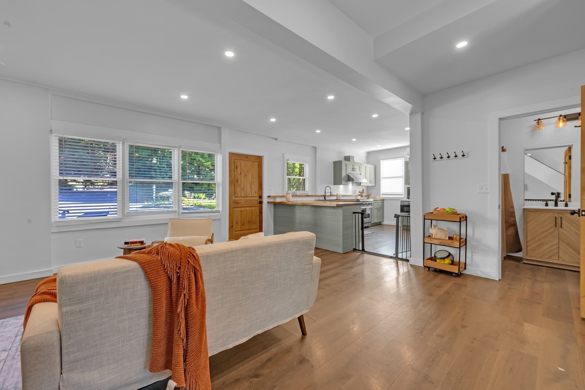 Single Family Residence at 335 Salisbury St, Worcester MA 01609, Worcester, photo 4 of 31