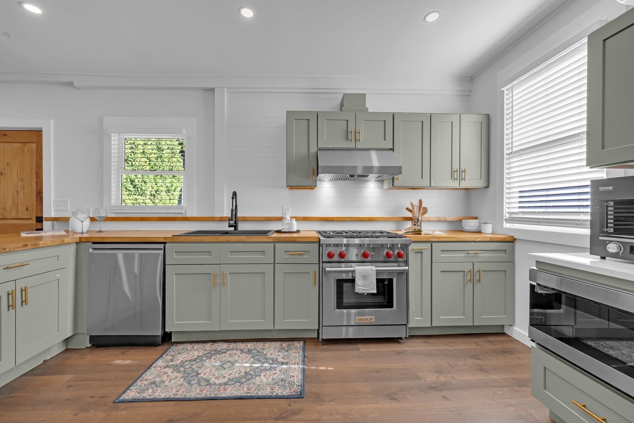 Single Family Residence at 335 Salisbury St, Worcester MA 01609, Worcester, photo 8 of 31