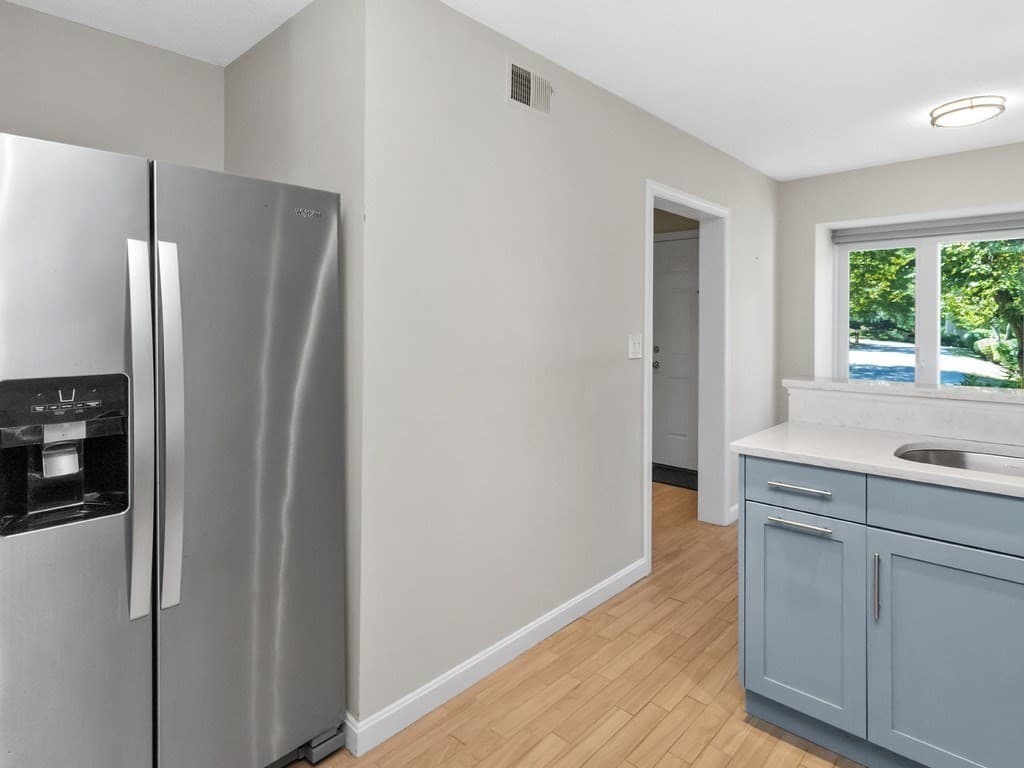 Condominium at 33 Bishops Forest Drive # 33, Waltham MA 02452, photo 6 of 41