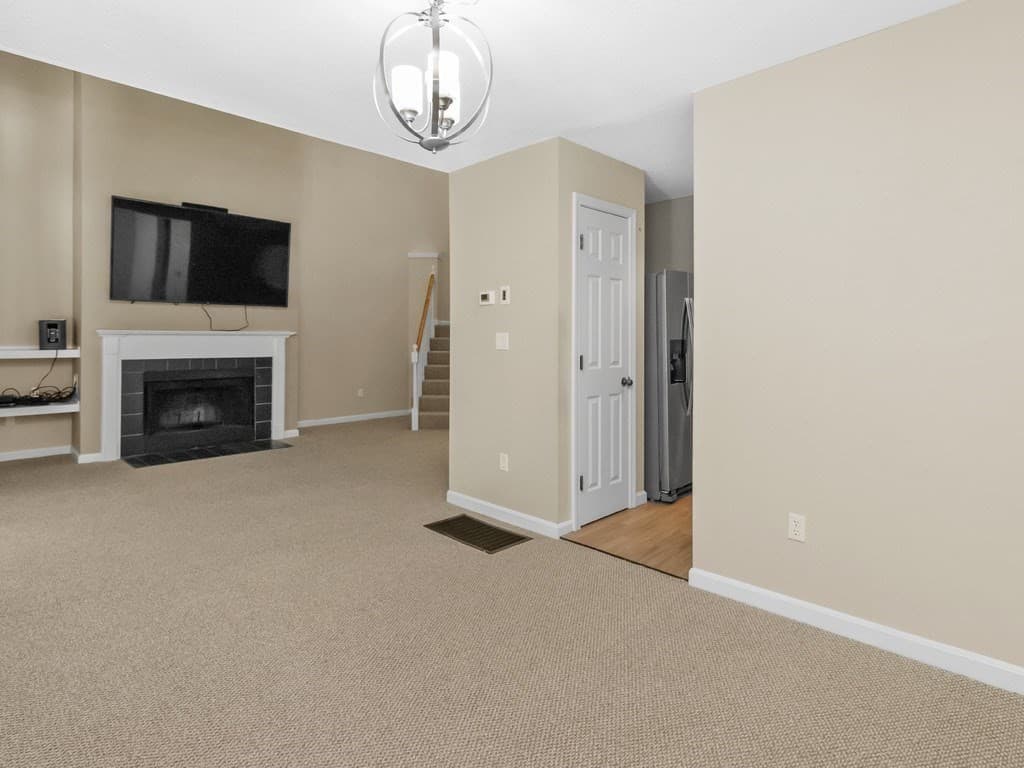 Condominium at 33 Bishops Forest Drive # 33, Waltham MA 02452, photo 16 of 41