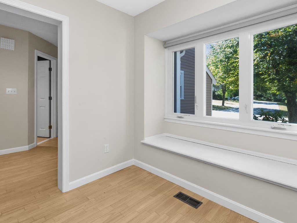 Condominium at 33 Bishops Forest Drive # 33, Waltham MA 02452, photo 9 of 41