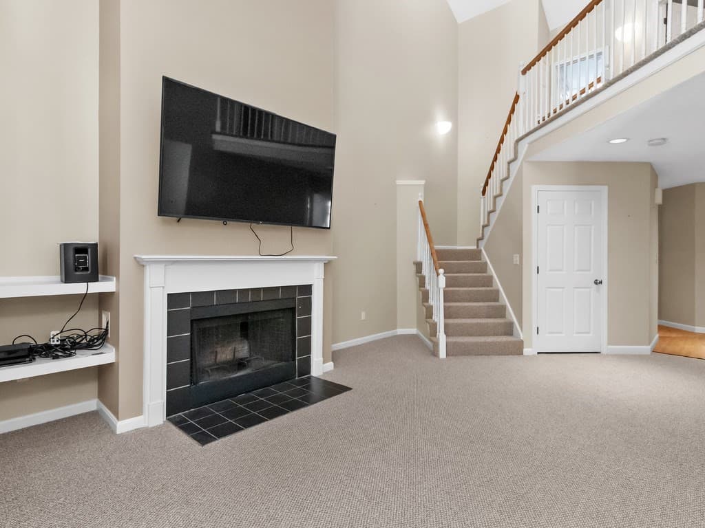 Condominium at 33 Bishops Forest Drive # 33, Waltham MA 02452, photo 10 of 41