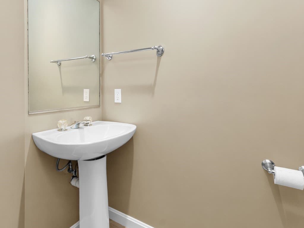 Condominium at 33 Bishops Forest Drive # 33, Waltham MA 02452, photo 19 of 41