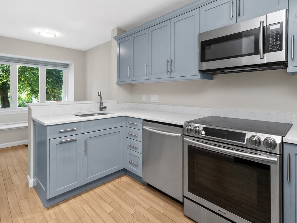 Condominium at 33 Bishops Forest Drive # 33, Waltham MA 02452, photo 4 of 41