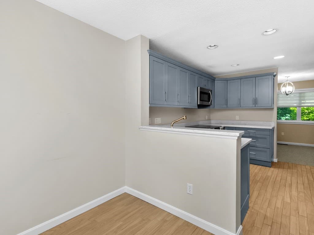 Condominium at 33 Bishops Forest Drive # 33, Waltham MA 02452, photo 8 of 41