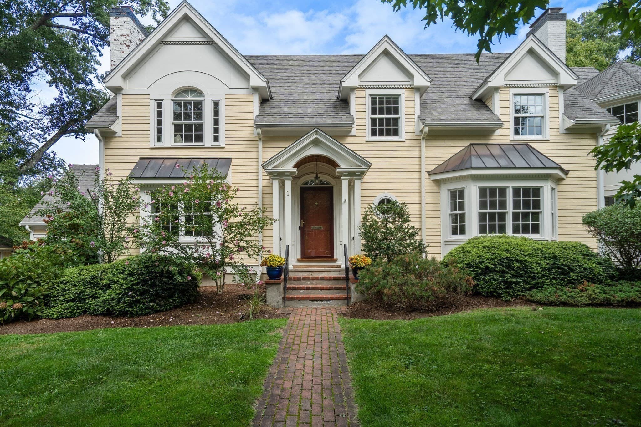 Single Family Residence at 1 Kenilworth Circle, Wellesley MA 02482, Wellesley, photo 3 of 36