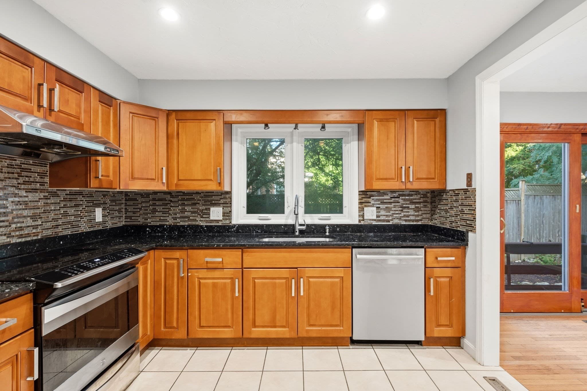 Condominium at 470 Adams St # 2, Quincy MA 02169, photo 8 of 23