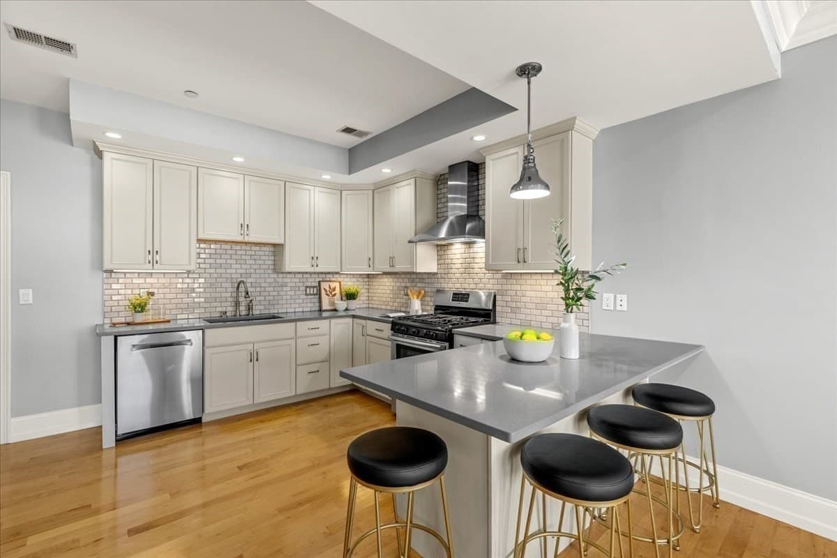 Condominium at 37 P Street # 3, Boston MA 02127, photo 13 of 36