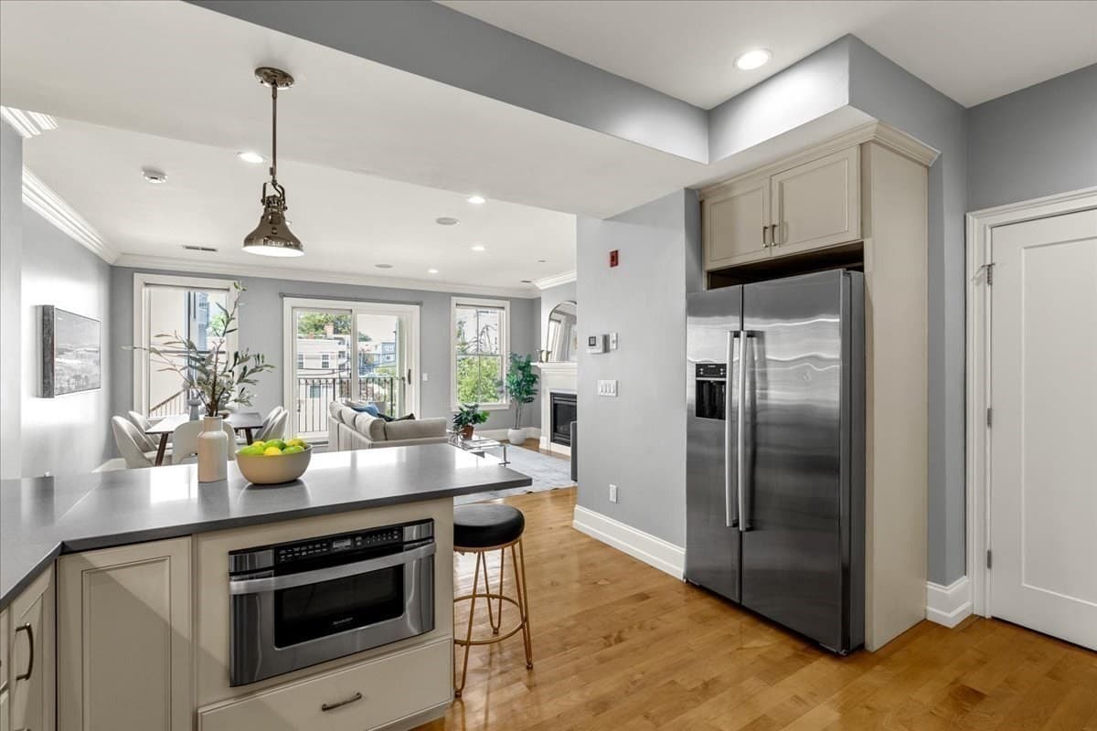 Condominium at 37 P Street # 3, Boston MA 02127, photo 7 of 36