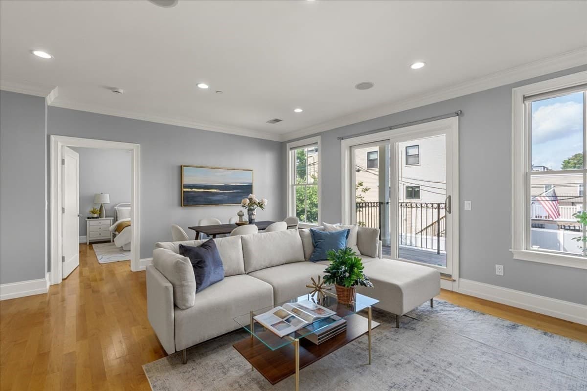 Condominium at 37 P Street # 3, Boston MA 02127, photo 4 of 36