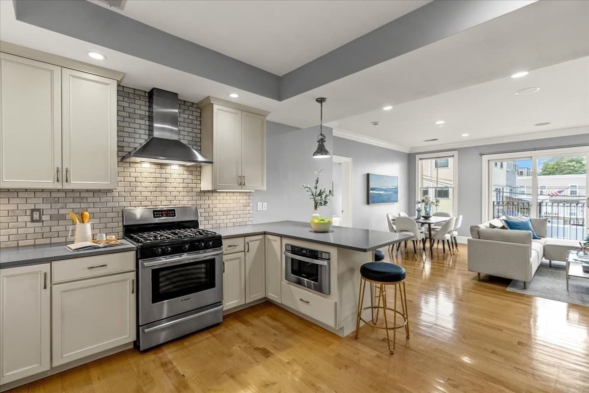 Condominium at 37 P Street # 3, Boston MA 02127, photo 8 of 36