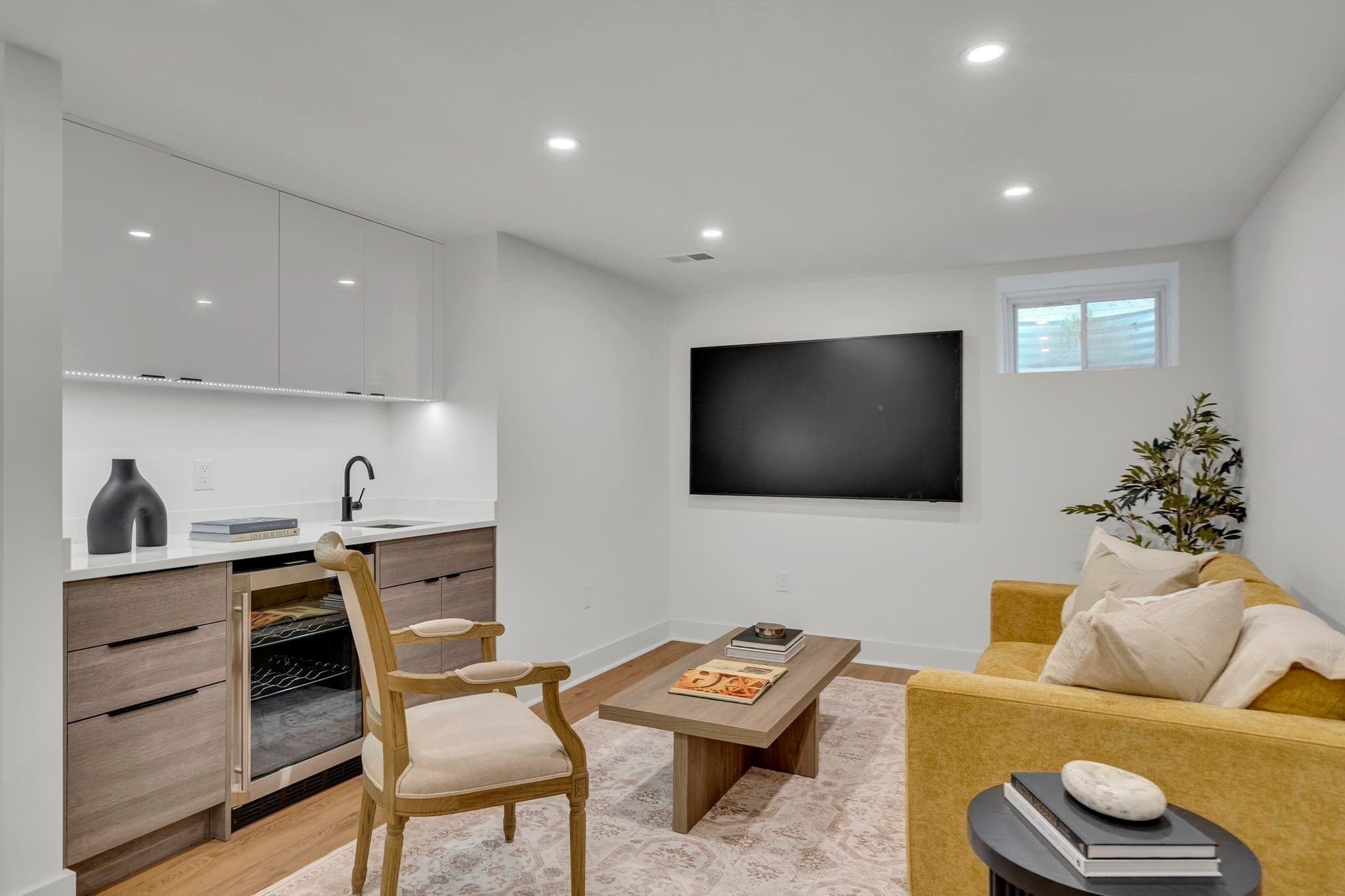 Condominium at 1242 Beacon St # 1242, Newton MA 02468, Newton, photo 22 of 26
