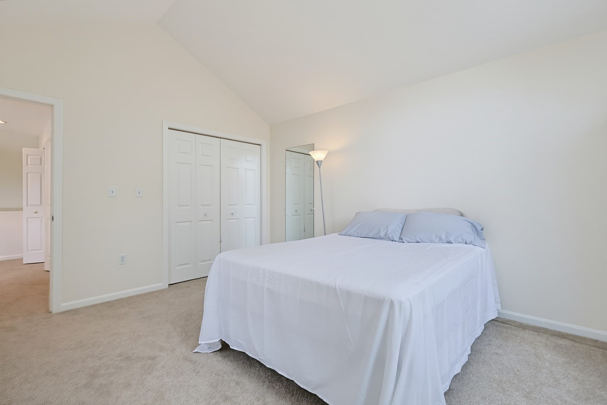 Condominium at 15 Kings Way # 4, Waltham MA 02451, photo 22 of 39