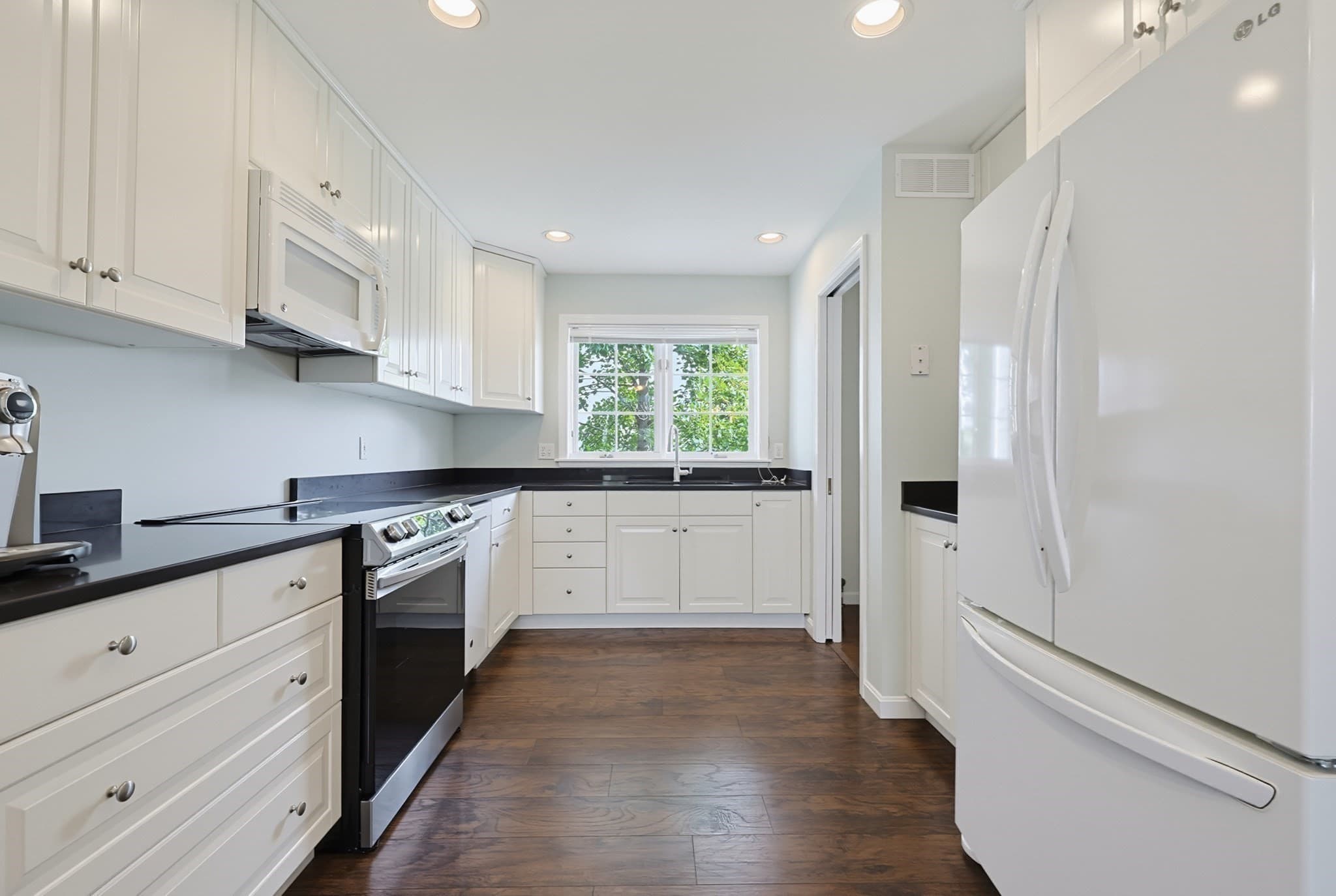 Condominium at 15 Kings Way # 4, Waltham MA 02451, photo 5 of 39