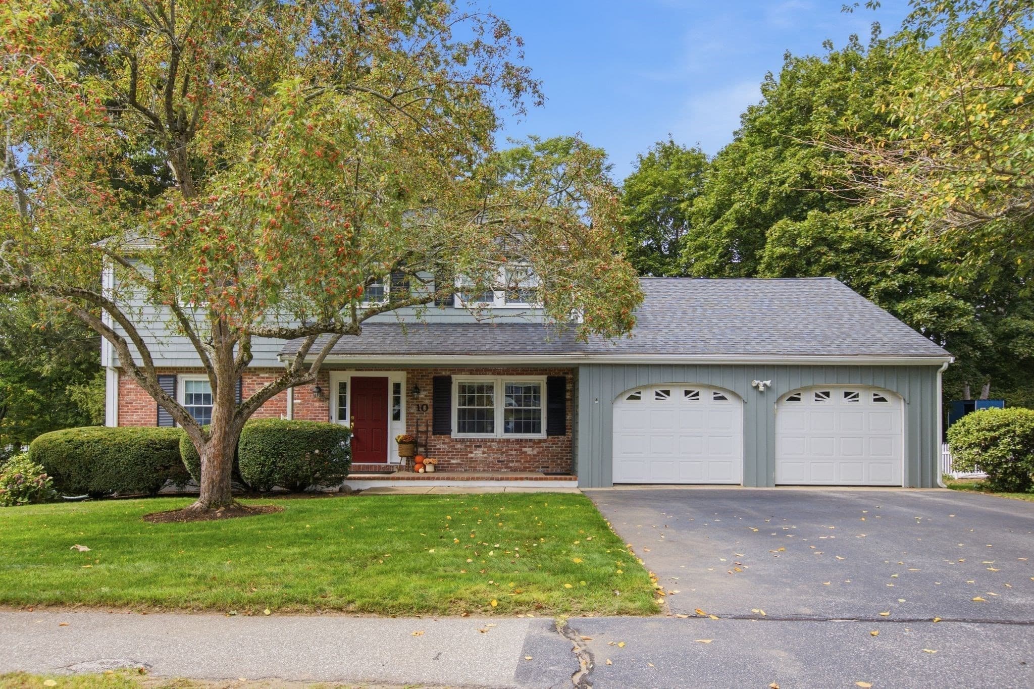 Single Family Residence at 10 Red Gate Ln, Reading MA 01867, Reading, photo 2 of 41