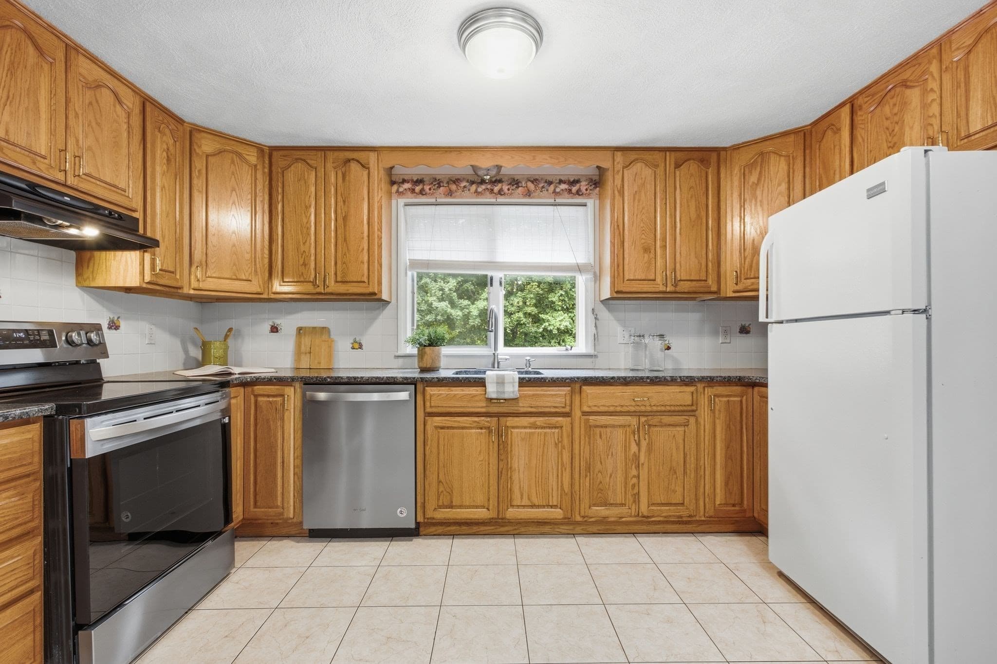 Single Family Residence at 10 Red Gate Ln, Reading MA 01867, Reading, photo 13 of 41