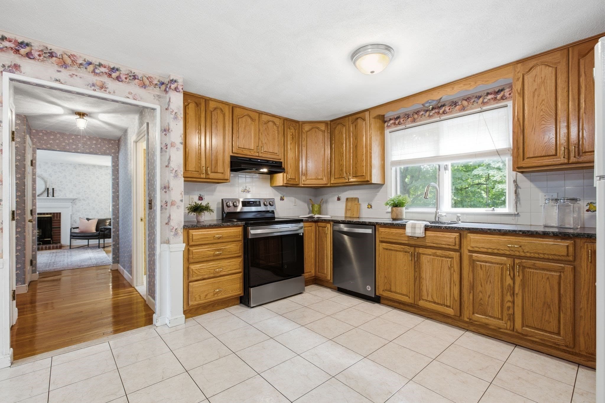 Single Family Residence at 10 Red Gate Ln, Reading MA 01867, Reading, photo 12 of 41