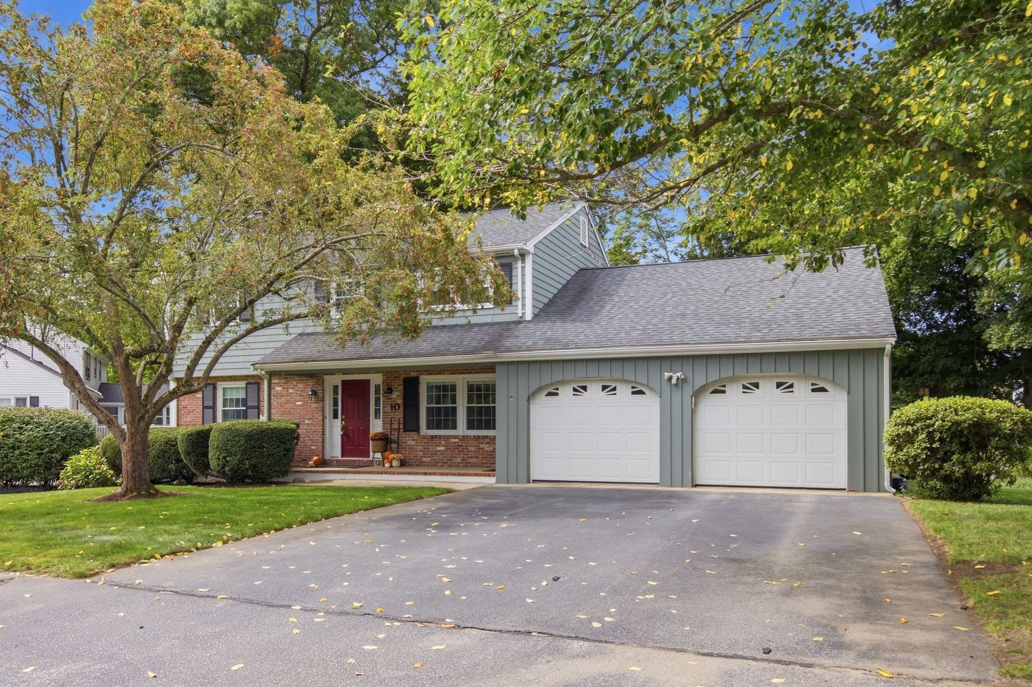 10 Red Gate Ln, Reading MA 01867