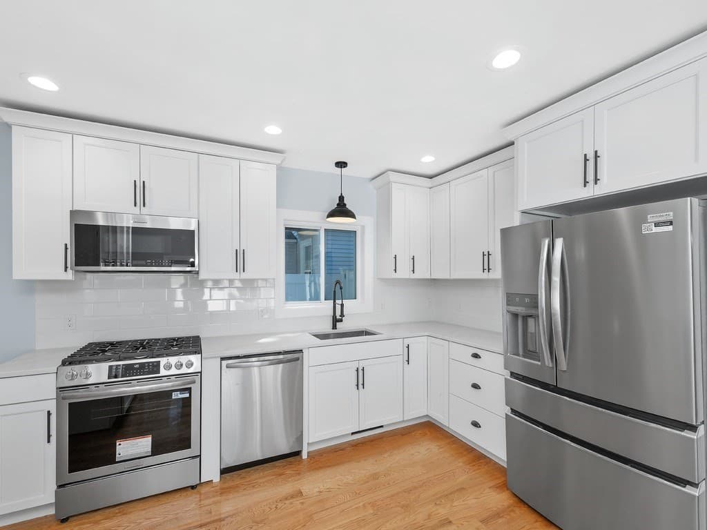 Condominium at 28 Ash Street # 1, Waltham MA 02453, Waltham, photo 3 of 41