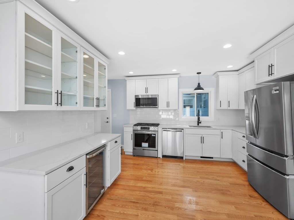 Condominium at 28 Ash Street # 1, Waltham MA 02453, Waltham, photo 4 of 41