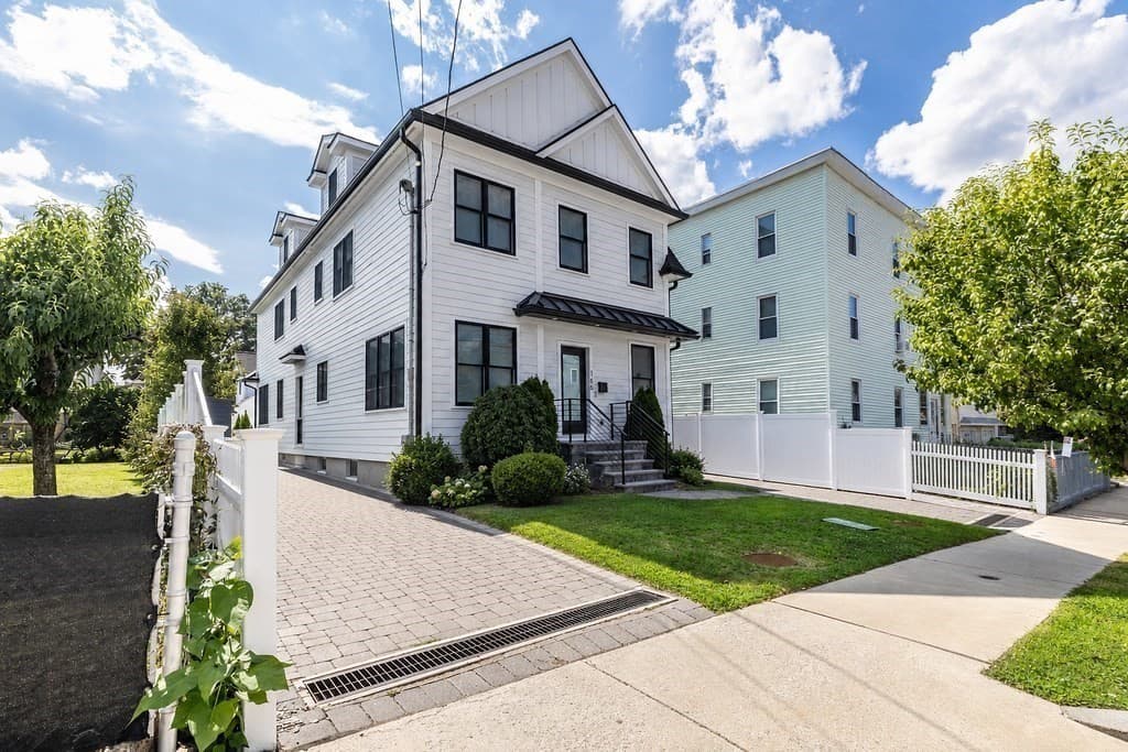 Condominium at 167 Chapel St # 167, Newton MA 02458, photo 27 of 33
