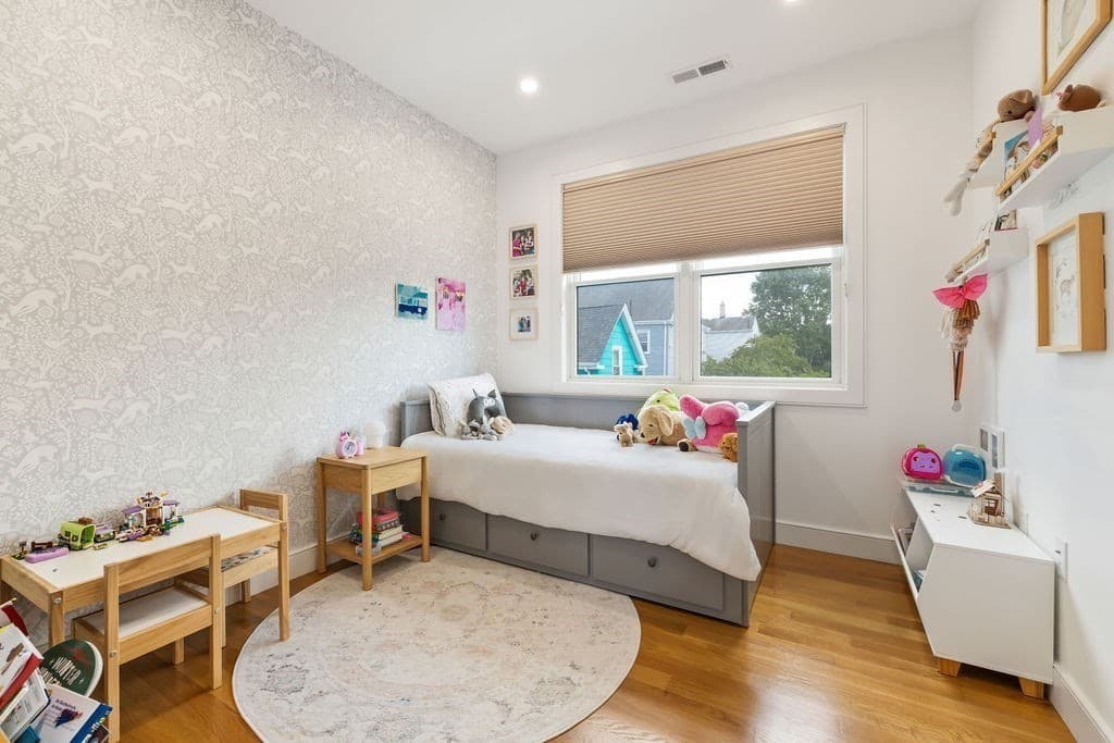 Condominium at 167 Chapel St # 167, Newton MA 02458, photo 13 of 33