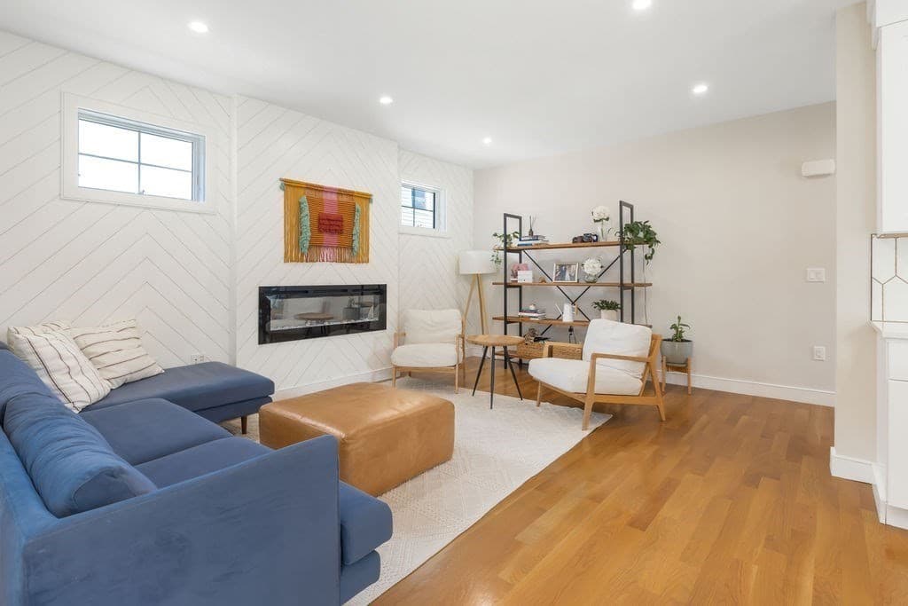 Condominium at 167 Chapel St # 167, Newton MA 02458, photo 7 of 33