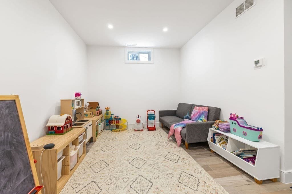 Condominium at 167 Chapel St # 167, Newton MA 02458, photo 24 of 33