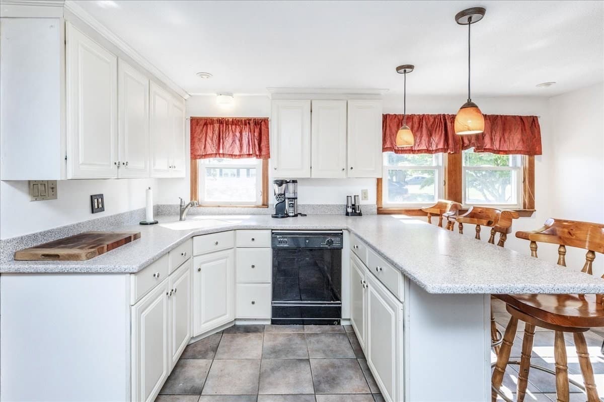 Single Family Residence at 43 Crestwood Cir, Lawrence MA 01843, Lawrence, photo 2 of 24