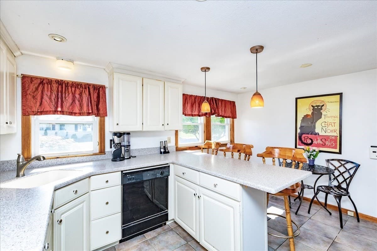 Single Family Residence at 43 Crestwood Cir, Lawrence MA 01843, Lawrence, photo 6 of 24