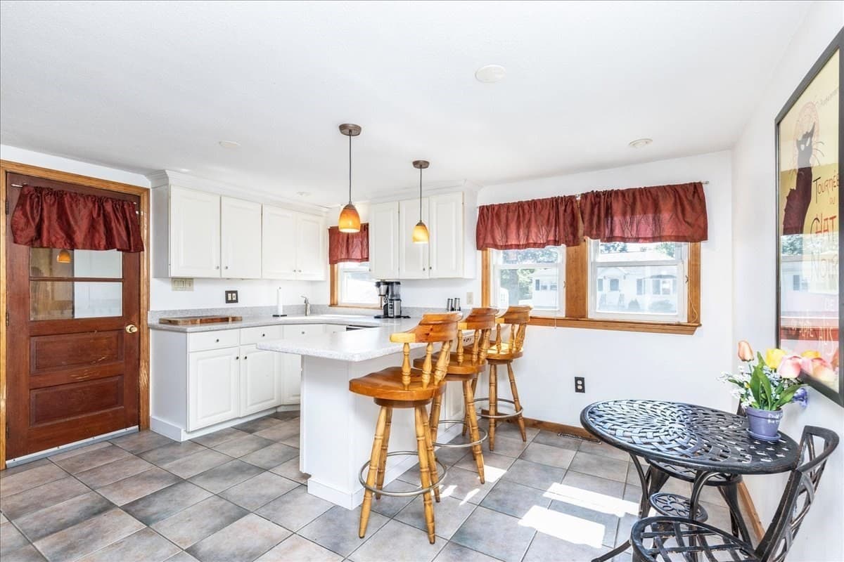 Single Family Residence at 43 Crestwood Cir, Lawrence MA 01843, Lawrence, photo 3 of 24