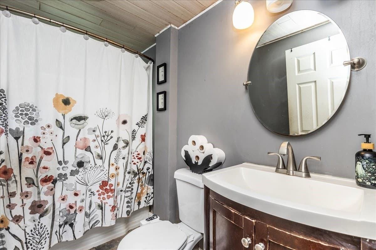 Single Family Residence at 43 Crestwood Cir, Lawrence MA 01843, Lawrence, photo 10 of 24