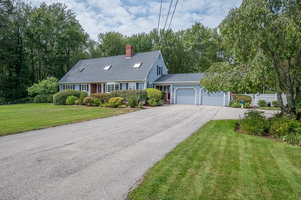 Single Family Residence at 400 Boston Road, Sutton MA 01590, Sutton, photo 2 of 42