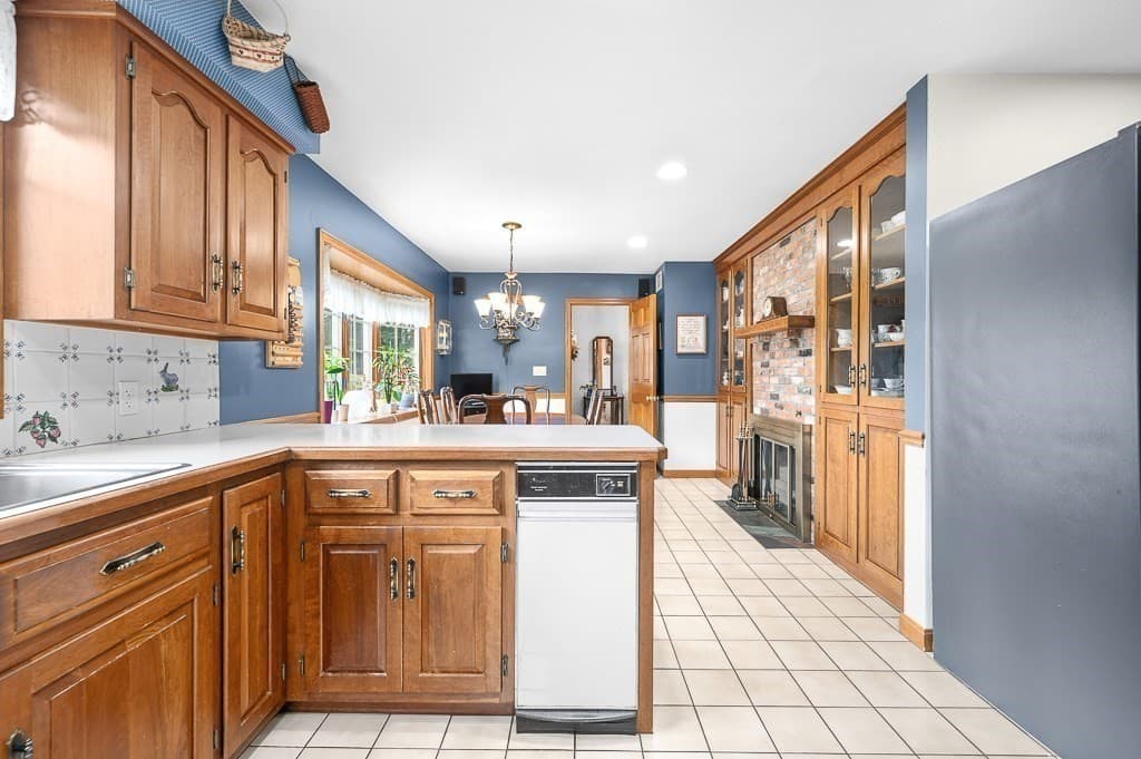 Single Family Residence at 400 Boston Road, Sutton MA 01590, Sutton, photo 17 of 42