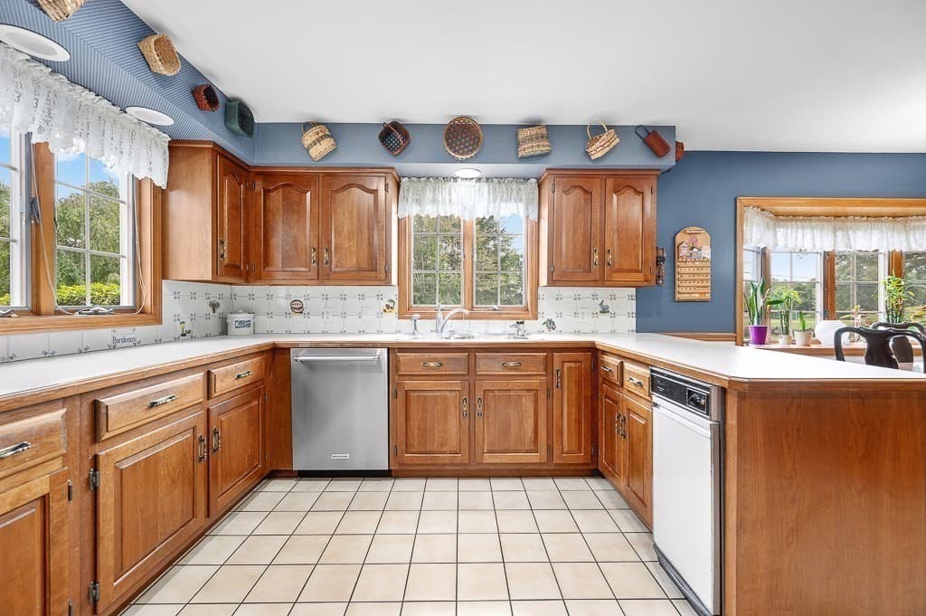 Single Family Residence at 400 Boston Road, Sutton MA 01590, Sutton, photo 16 of 42