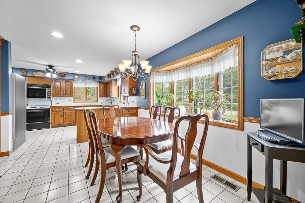 Single Family Residence at 400 Boston Road, Sutton MA 01590, Sutton, photo 12 of 42