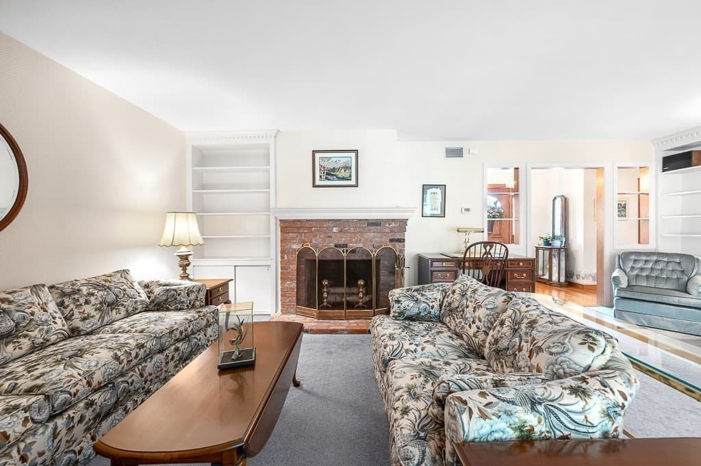 Single Family Residence at 400 Boston Road, Sutton MA 01590, Sutton, photo 10 of 42