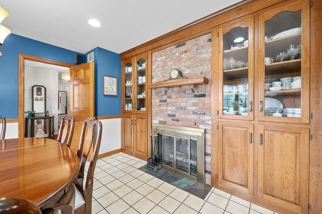 Single Family Residence at 400 Boston Road, Sutton MA 01590, Sutton, photo 14 of 42