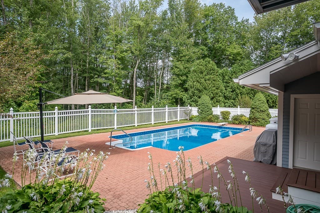Single Family Residence at 400 Boston Road, Sutton MA 01590, Sutton, photo 4 of 42