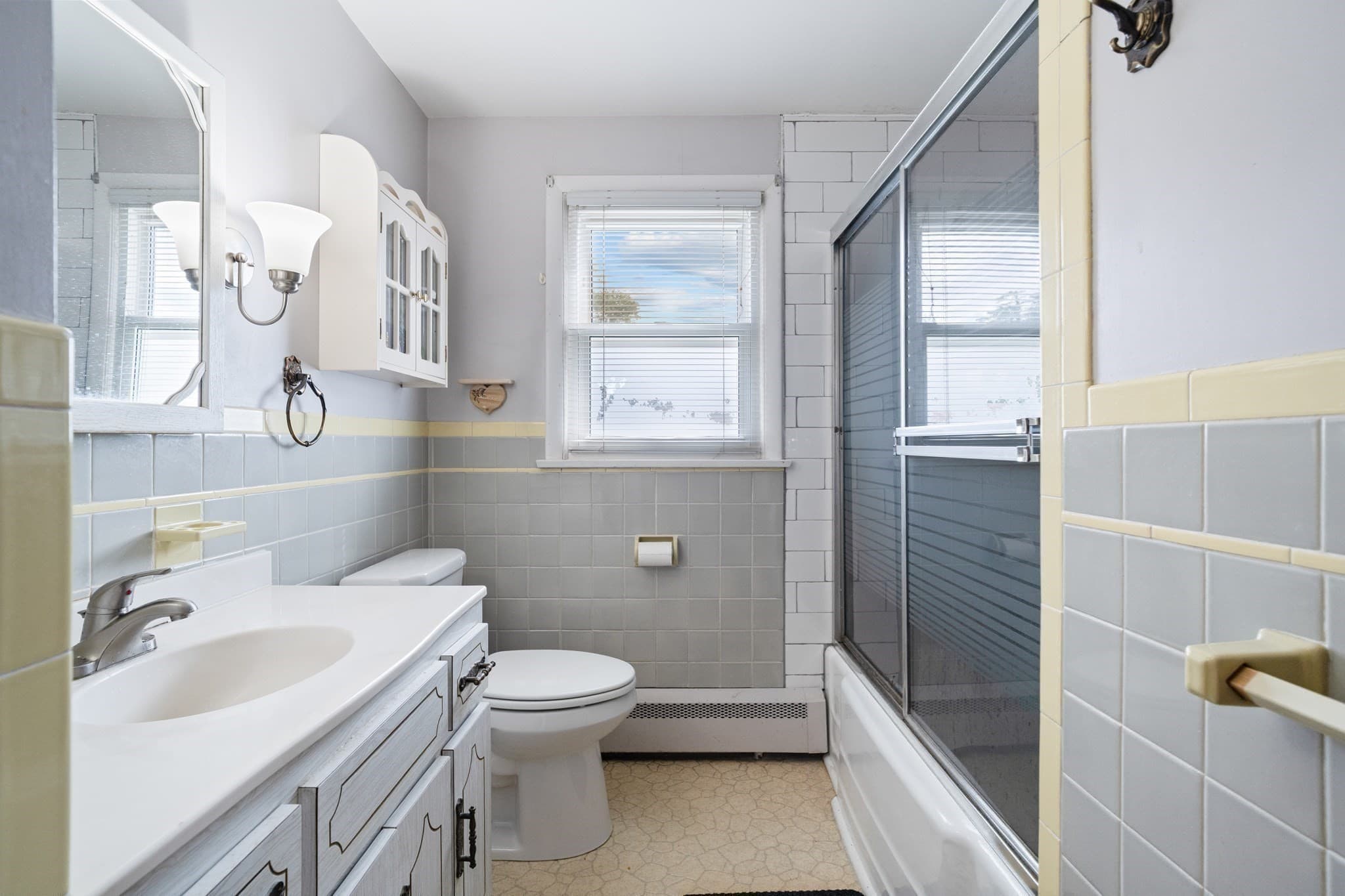 Single Family Residence at 389 Abbott St, Springfield MA 01118, Springfield, photo 12 of 37