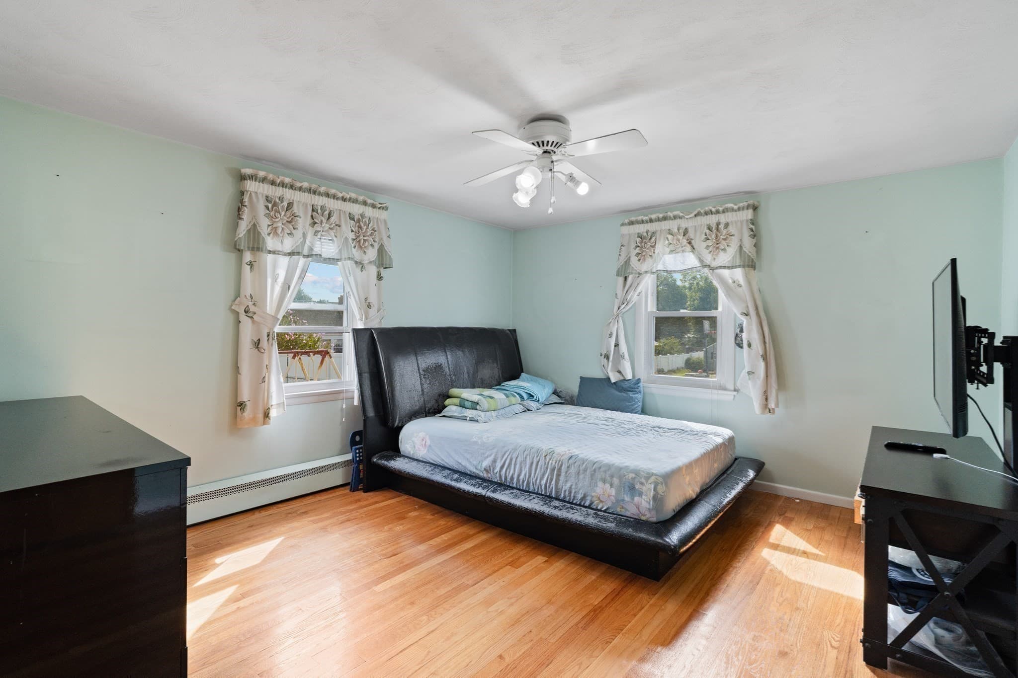 Single Family Residence at 389 Abbott St, Springfield MA 01118, Springfield, photo 9 of 37