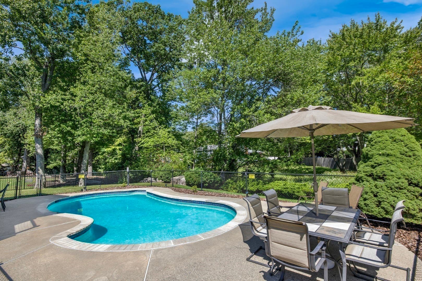 Single Family Residence at 12 Carpenter Road, Lynnfield MA 01940, Lynnfield, photo 4 of 40