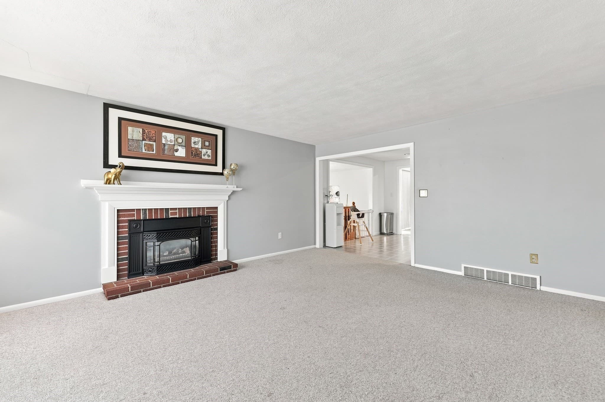 Single Family Residence at 92 Applewood Drive, Marlborough MA 01752, Marlborough, photo 7 of 42