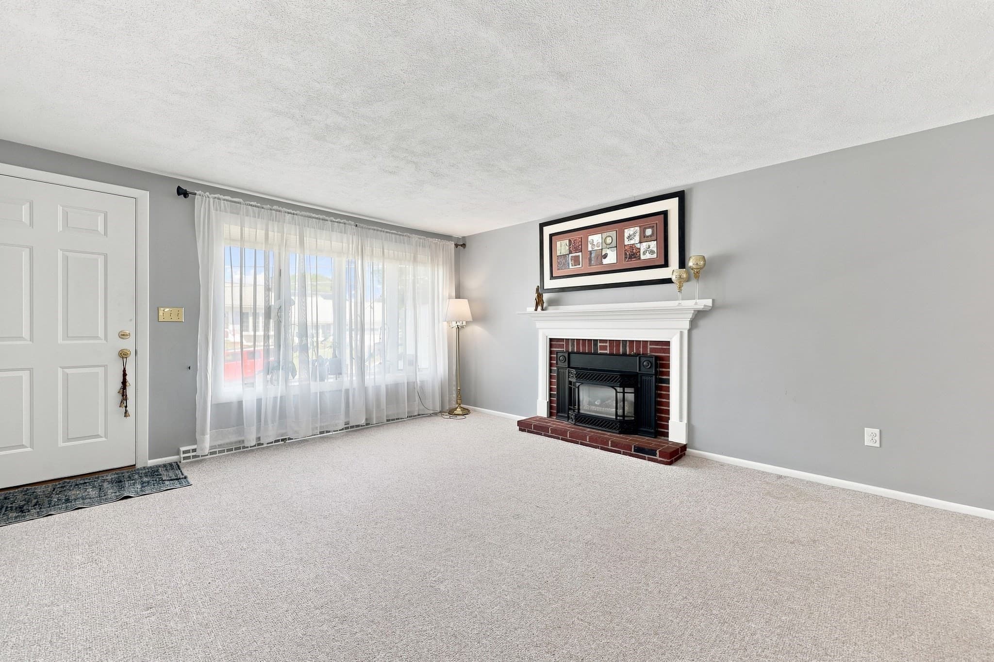 Single Family Residence at 92 Applewood Drive, Marlborough MA 01752, Marlborough, photo 5 of 42