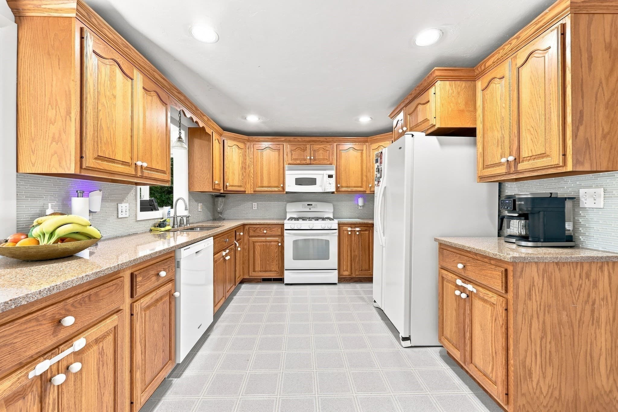 Single Family Residence at 92 Applewood Drive, Marlborough MA 01752, Marlborough, photo 11 of 42