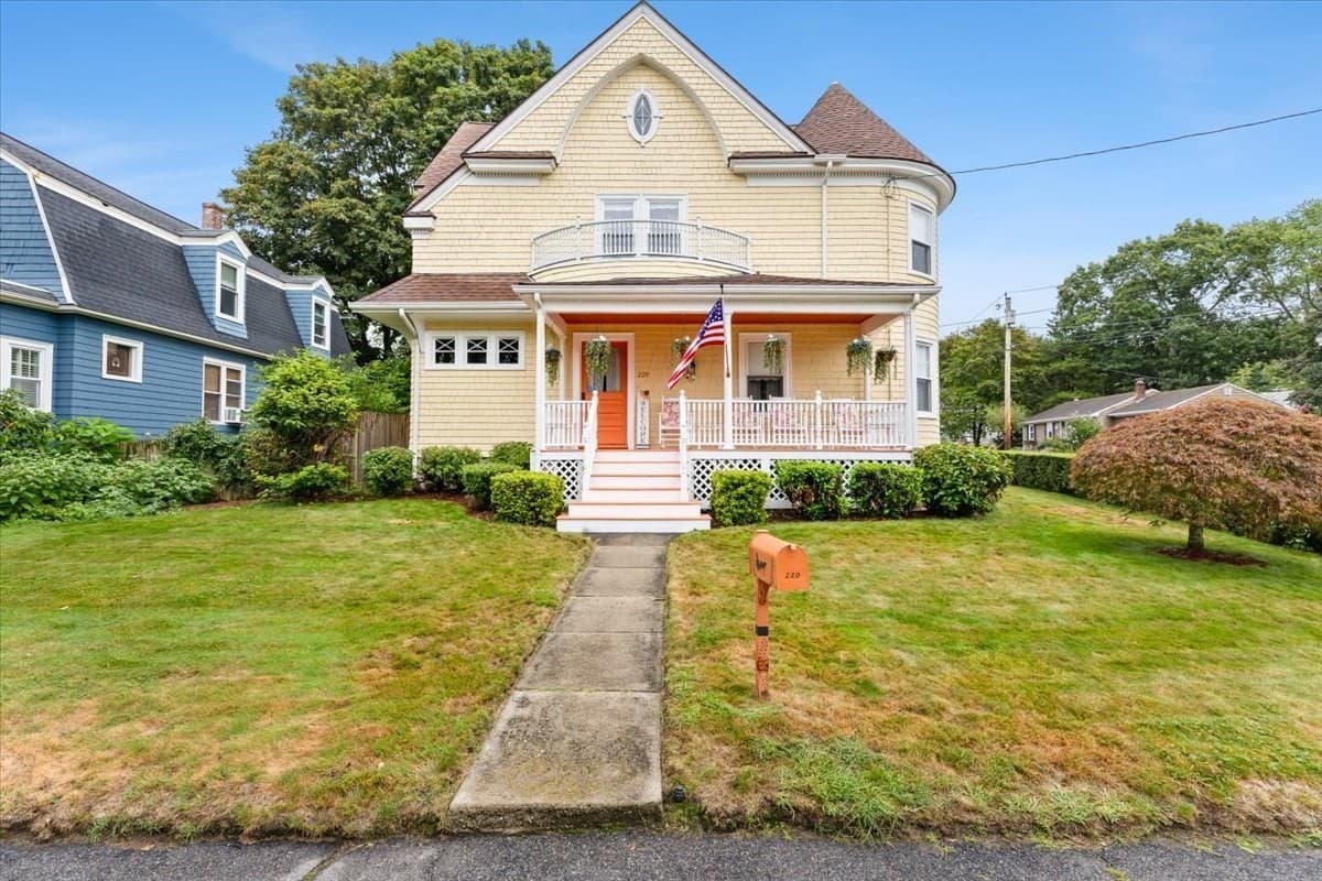 Single Family Residence at 220 Smith St, North Attleboro MA 02760, North Attleboro, photo 2 of 42
