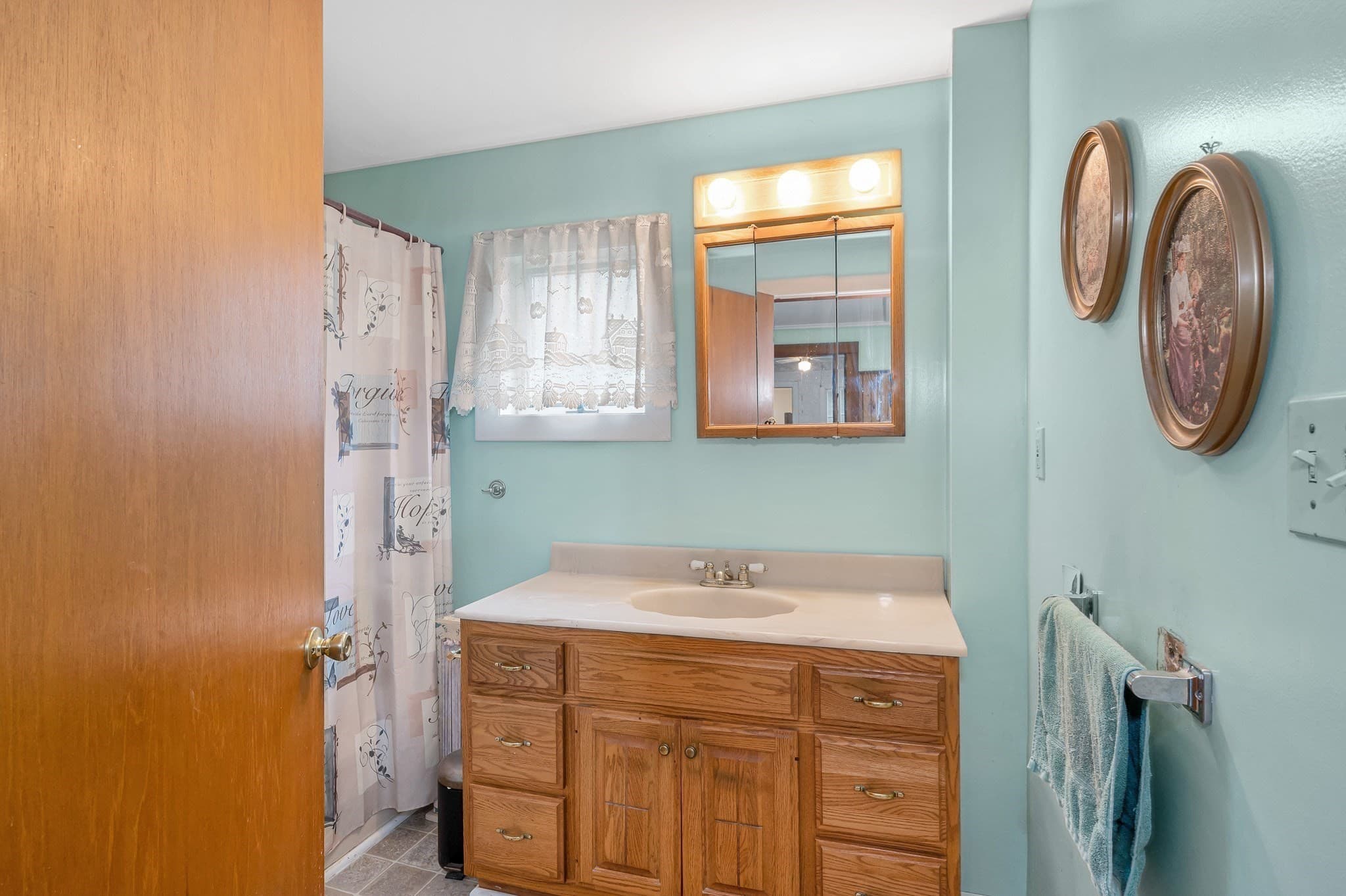 Single Family Residence at 114 Old Meadow Rd, Dracut MA 01826, Dracut, photo 7 of 38