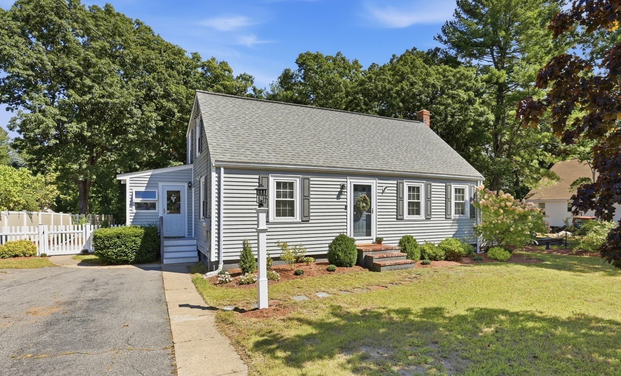 60 Bellflower Rd, Billerica MA 01821