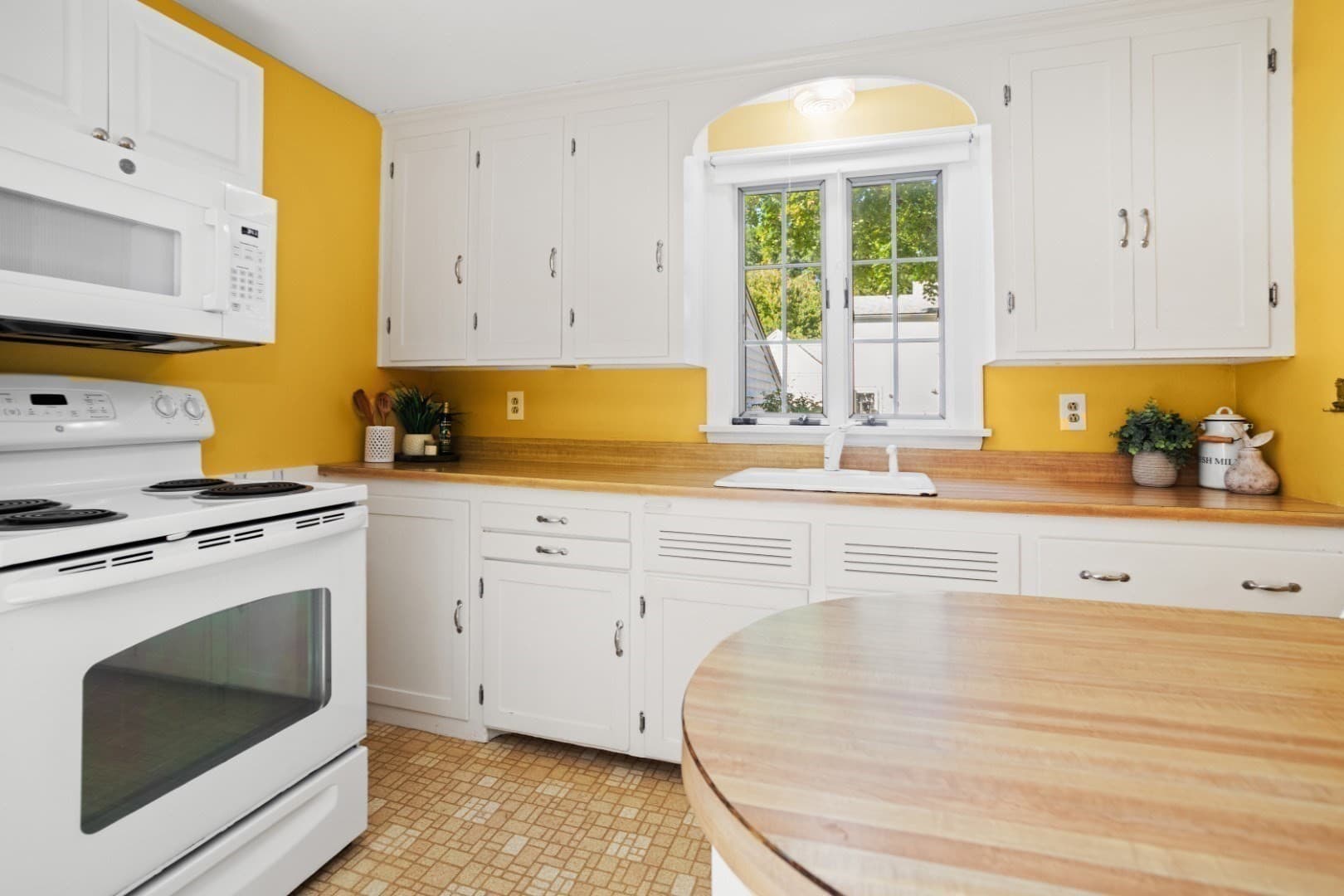 Single Family Residence at 4 Stanton Road, Stoneham MA 02180, Stoneham, photo 15 of 42
