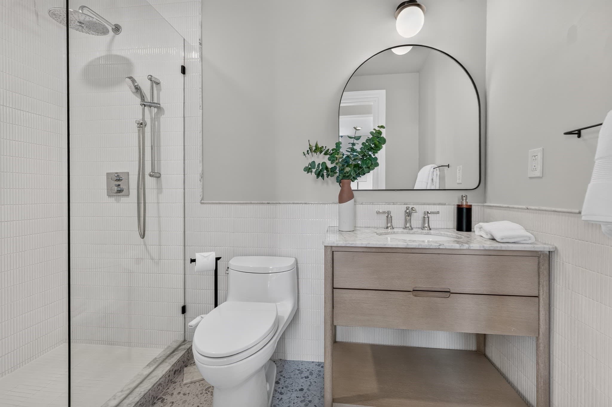 Condominium at 44 Beacon St # 4, Chelsea MA 02150, Chelsea, photo 8 of 11